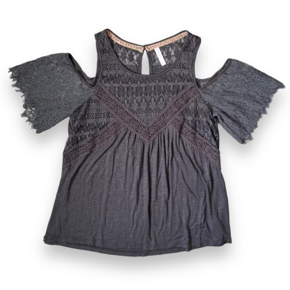 Xhilaration Cold Shoulder Lace Detail T Shirt | EUC Size S
